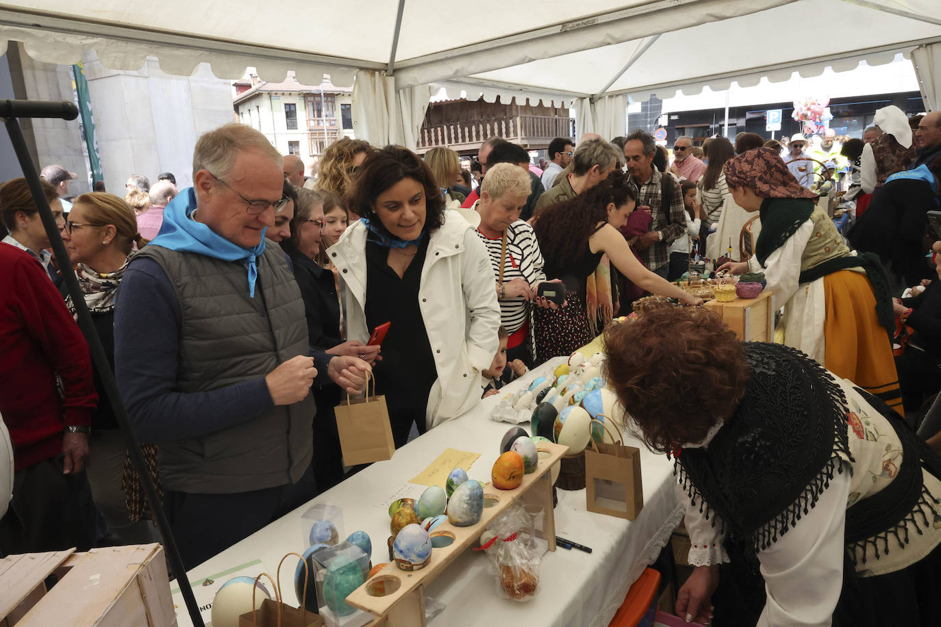 Pola de Siero se echa a las calles para celebrar los Güevos Pintos