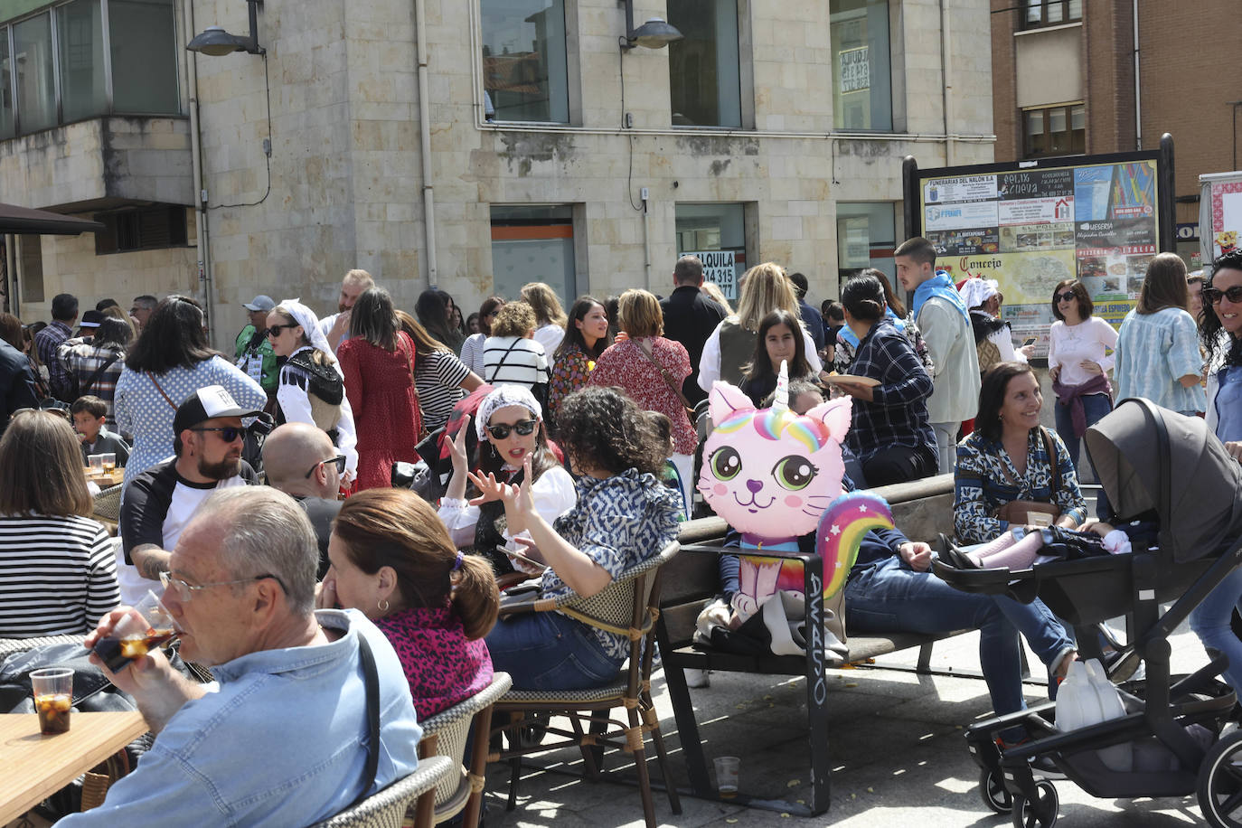 Pola de Siero se echa a las calles para celebrar los Güevos Pintos