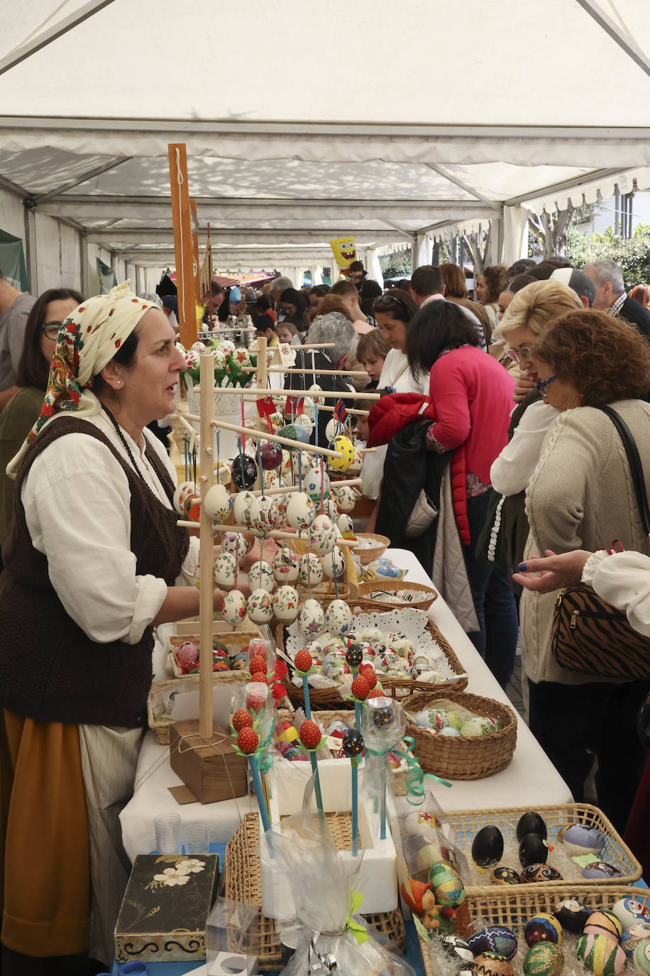 Pola de Siero se echa a las calles para celebrar los Güevos Pintos