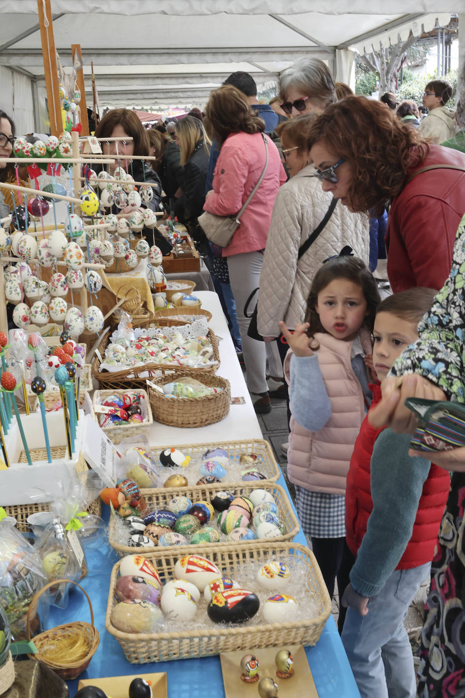 Pola de Siero se echa a las calles para celebrar los Güevos Pintos