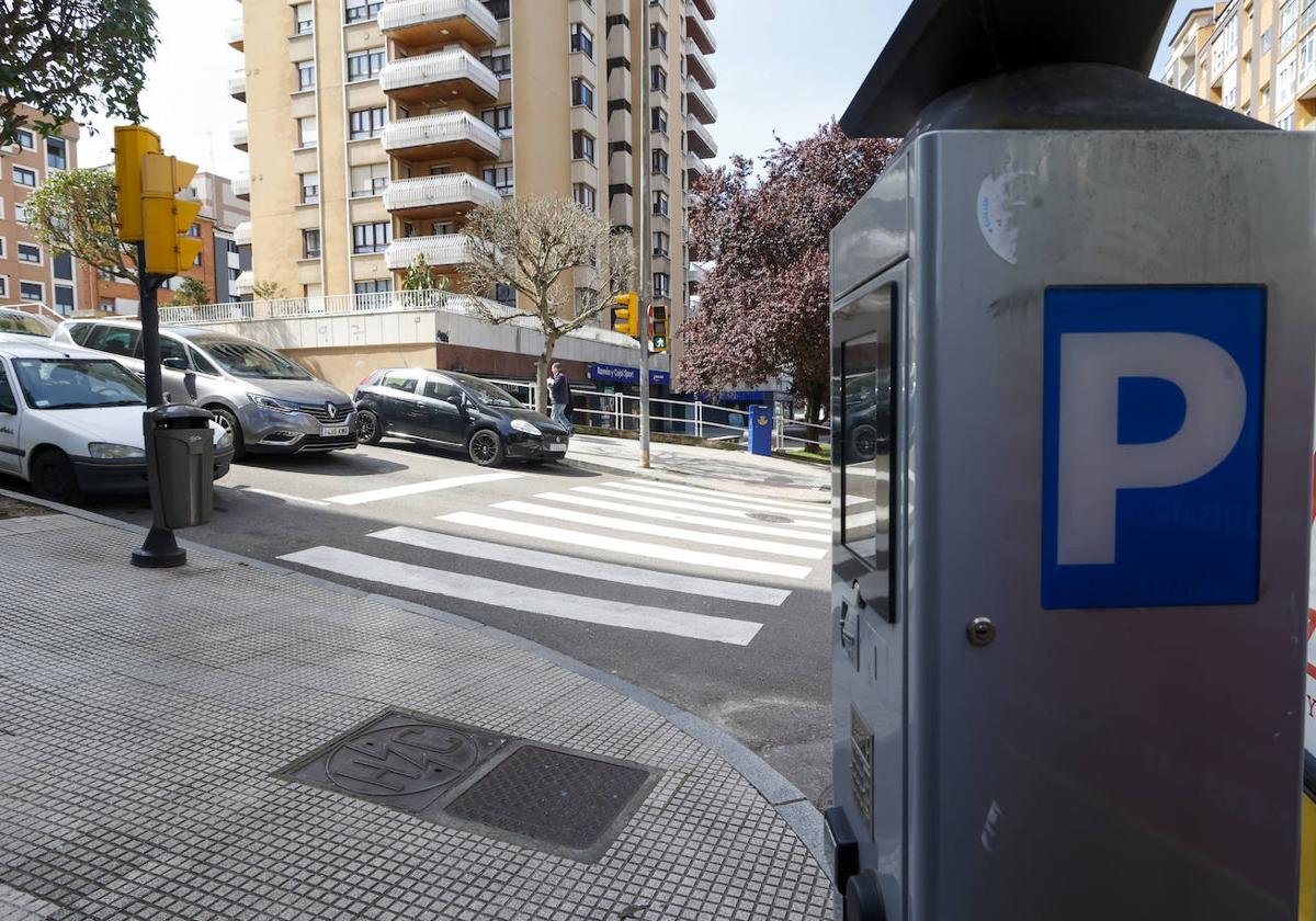 Parquímetro de la ORA situado en la avenida de Pablo Iglesias.