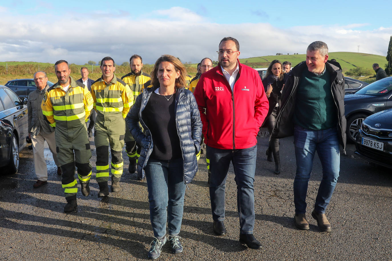 Teresa Ribera y Barbón visitan la base de la Brif de Tineo