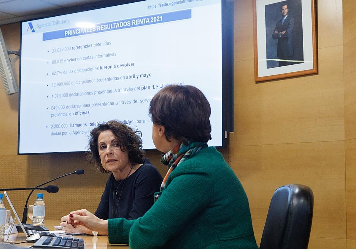 La directora general de la Agencia Tributaria, Soledad Fernández, y la directora del departamento de Gestión, Rosa Prieto.