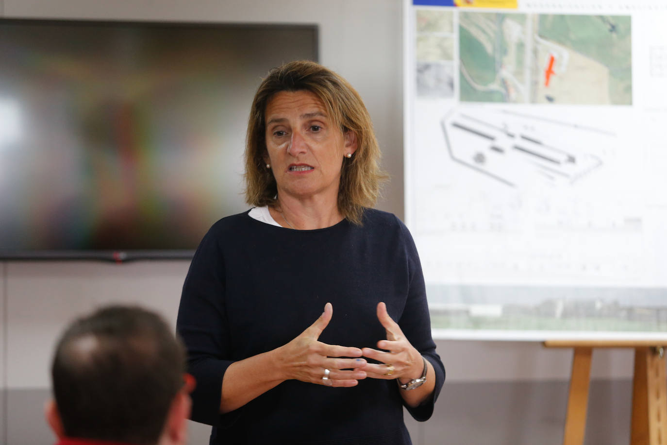 Teresa Ribera y Barbón visitan la base de la Brif de Tineo