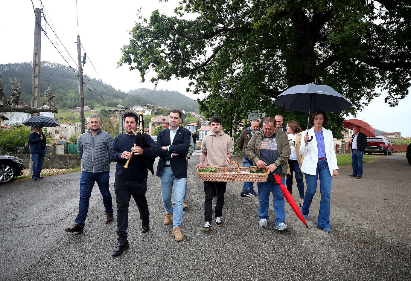 Así fue la subasta del campanu del Narcea celebrada en Cornellana