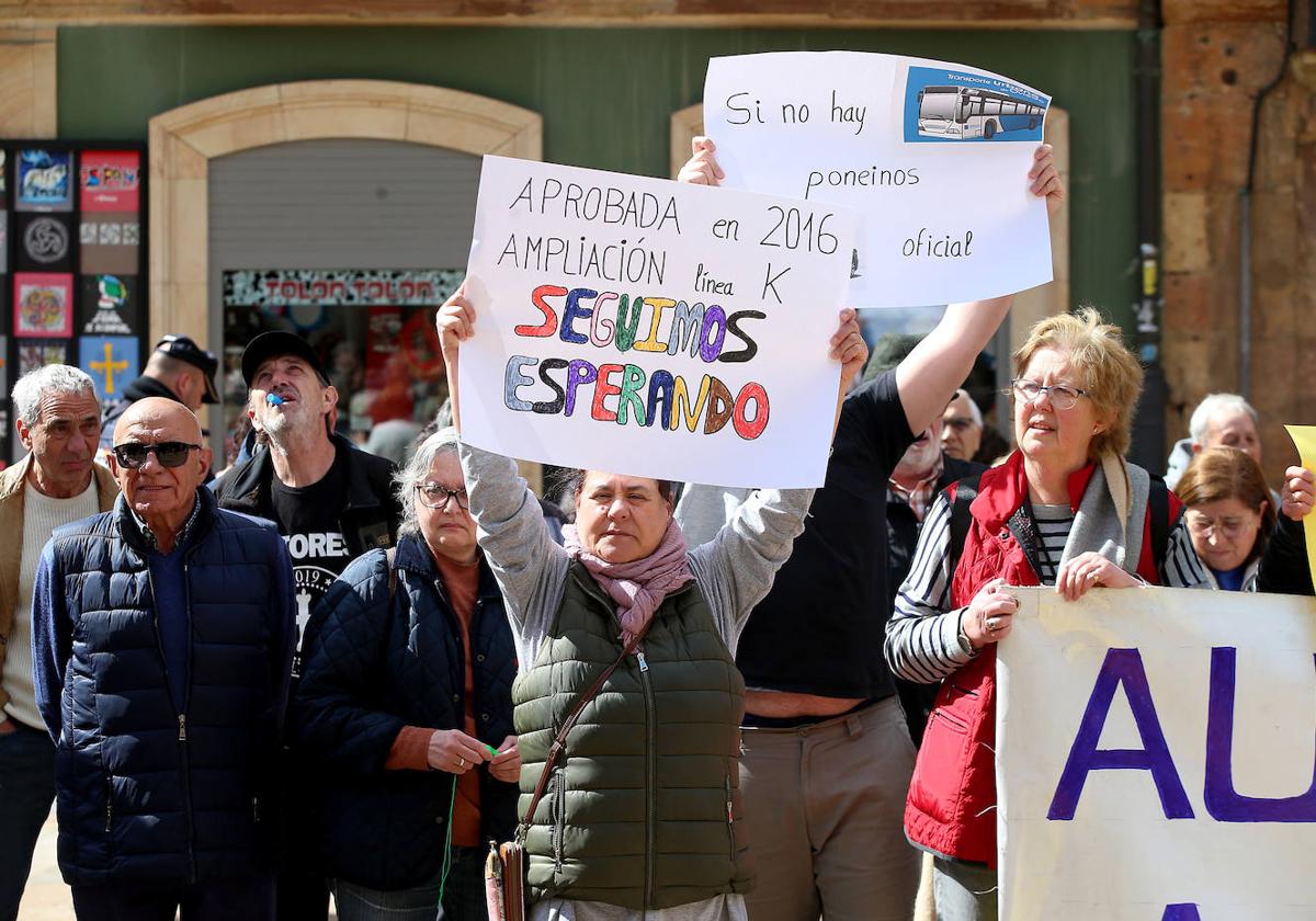 Protesta de vecinos por la línea K del TUA.