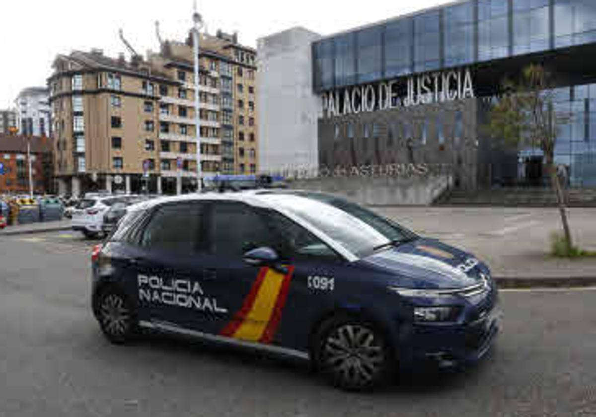 Detenidos dos hombres por robar en un bazar de El Llano