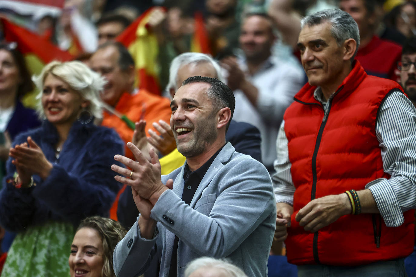 Vox reúne a sus simpatizantes en un mitin en Oviedo