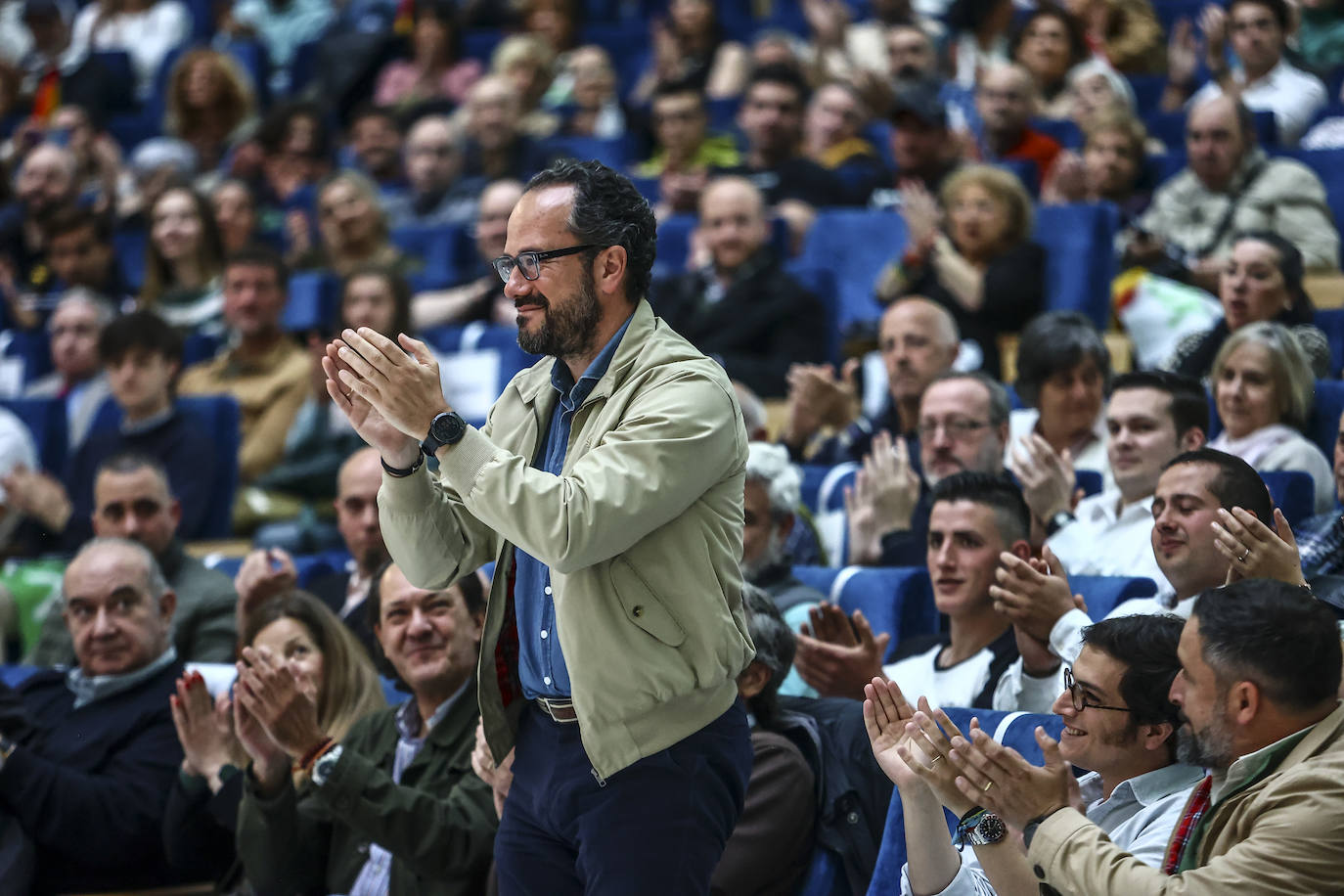 Vox reúne a sus simpatizantes en un mitin en Oviedo
