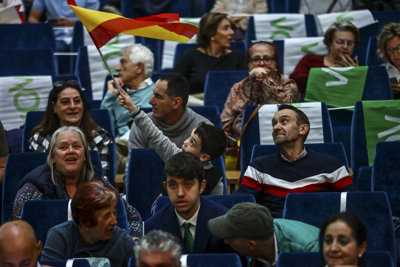 Vox reúne a sus simpatizantes en un mitin en Oviedo