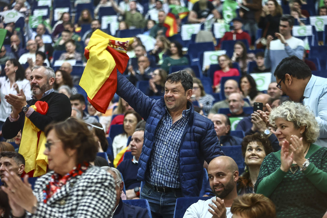 Vox reúne a sus simpatizantes en un mitin en Oviedo