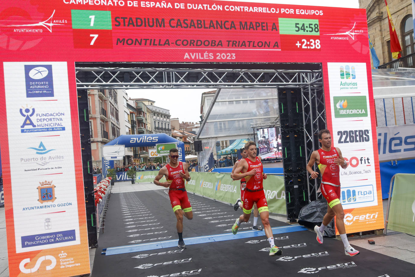 Avilés corona a sus primeros campeones de España en duatlón