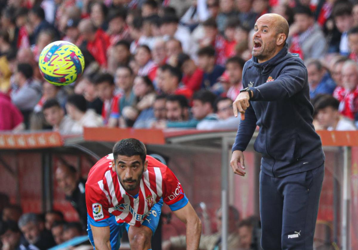 Miguel Ángel Ramírez, durante el partido entre el Sporting y el Alavés.