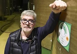 Víctor Ramos, futuro presidente de la DOP Sidra de Asturias, en su llagar sierense Sidra Fran.