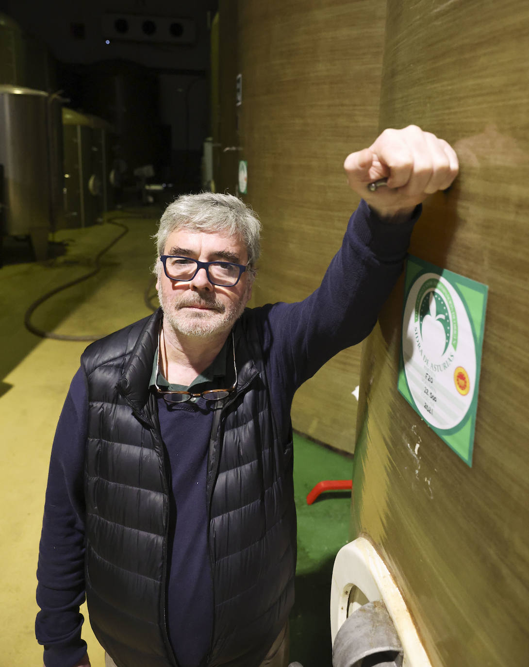 Víctor Ramos, futuro presidente de la DOP Sidra de Asturias, en su llagar sierense Sidra Fran.