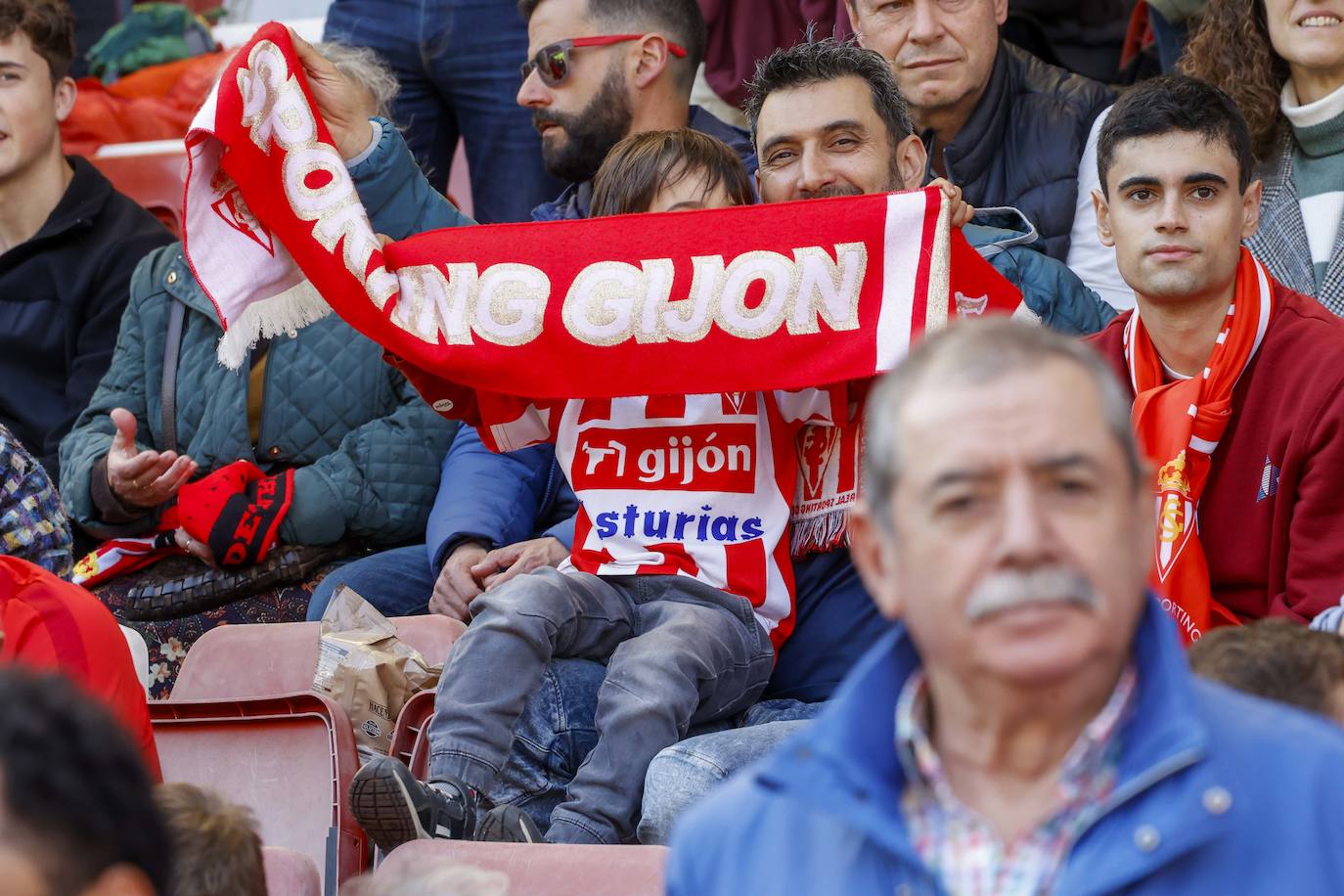 ¿Estuviste en el Sporting - Alavés? ¡Búscate en las fotos!