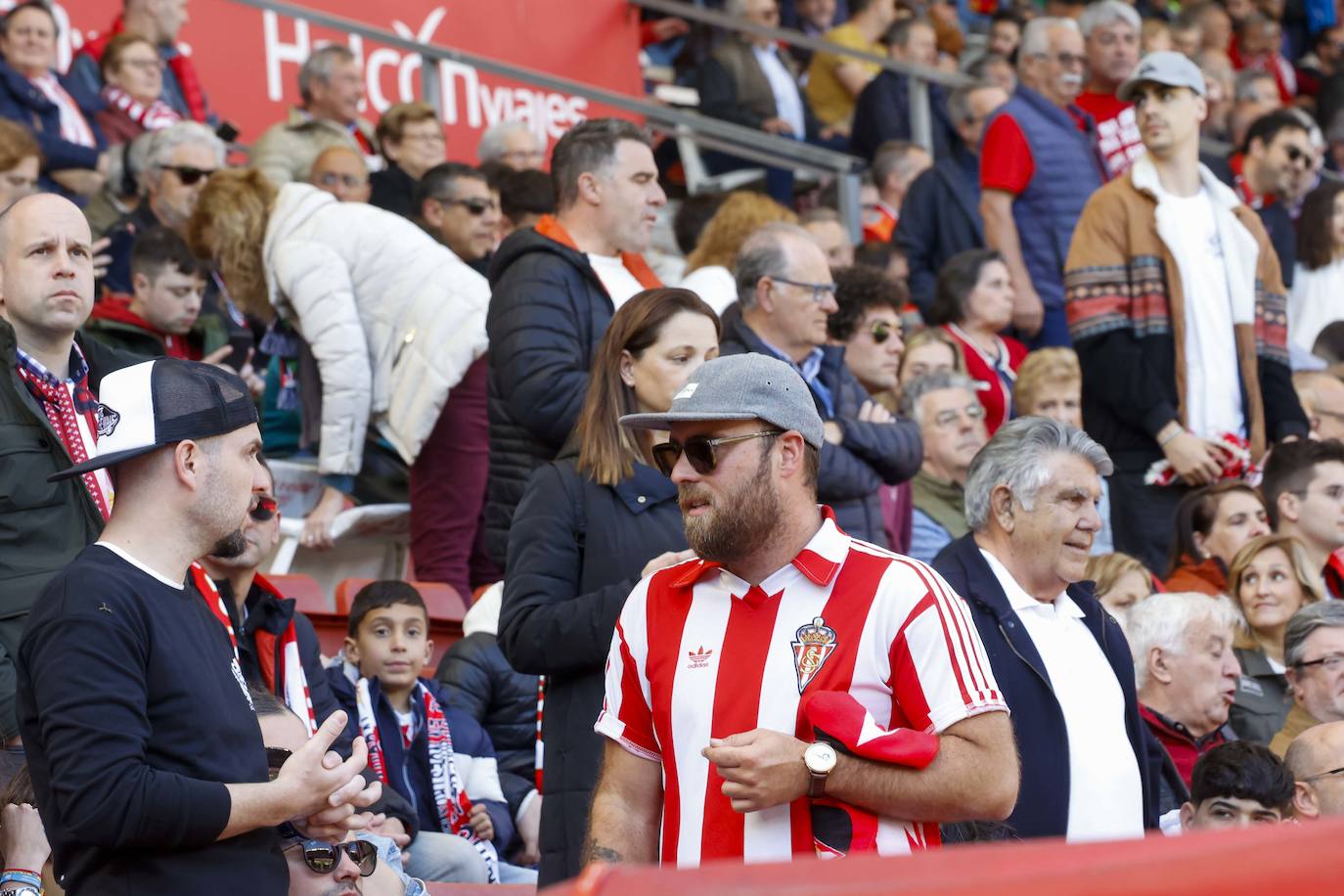 ¿Estuviste en el Sporting - Alavés? ¡Búscate en las fotos!