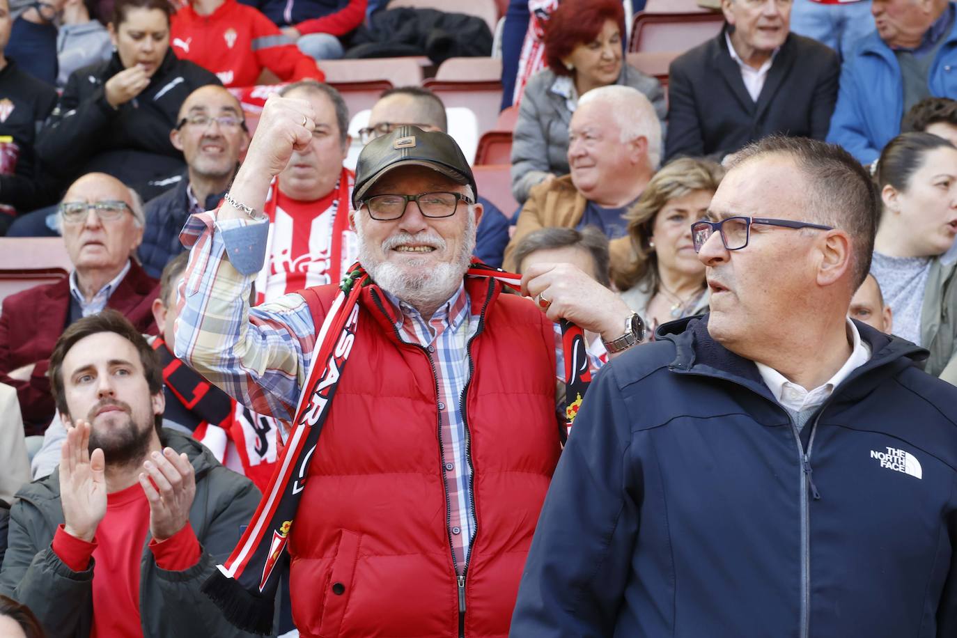 ¿Estuviste en el Sporting - Alavés? ¡Búscate en las fotos!