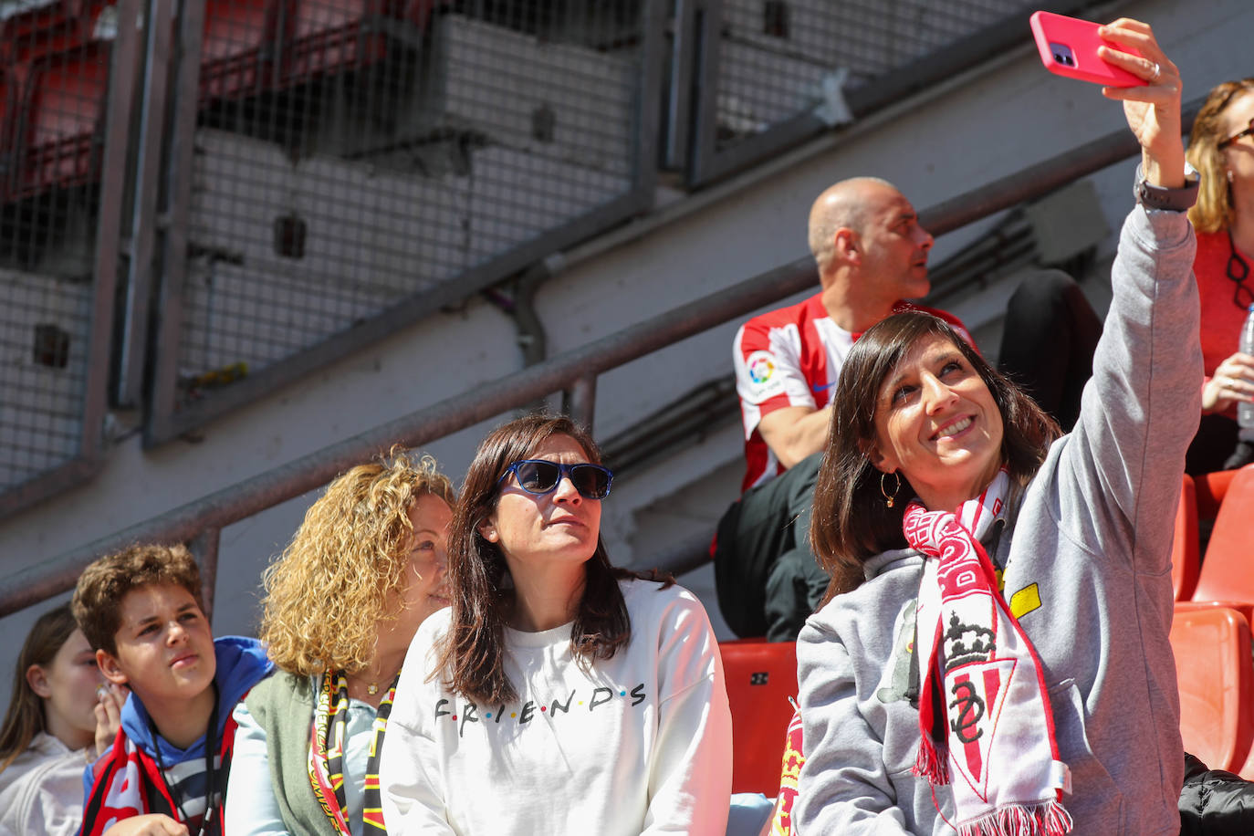 ¿Estuviste en el Sporting - Alavés? ¡Búscate en las fotos!