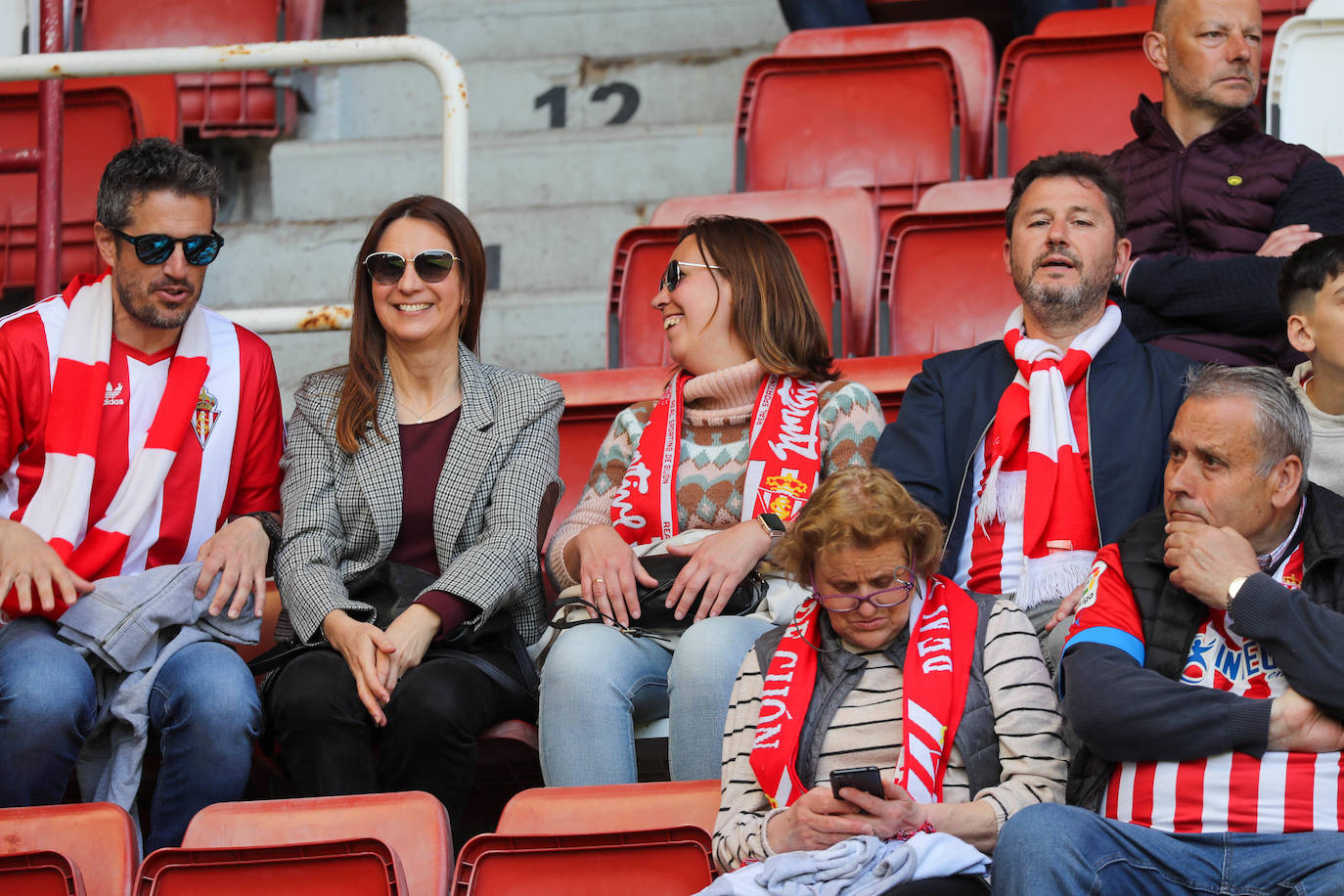 ¿Estuviste en el Sporting - Alavés? ¡Búscate en las fotos!