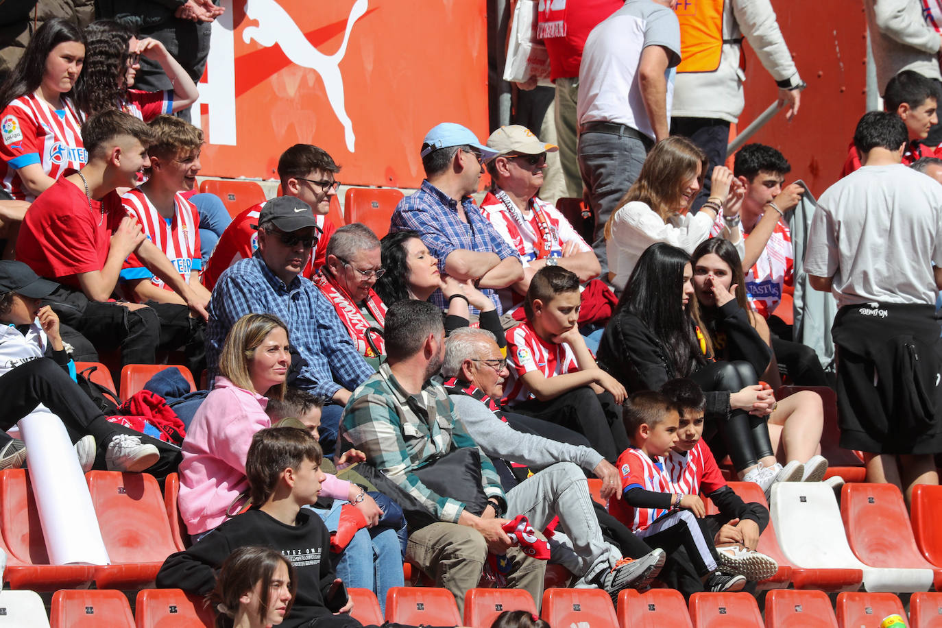 ¿Estuviste en el Sporting - Alavés? ¡Búscate en las fotos!