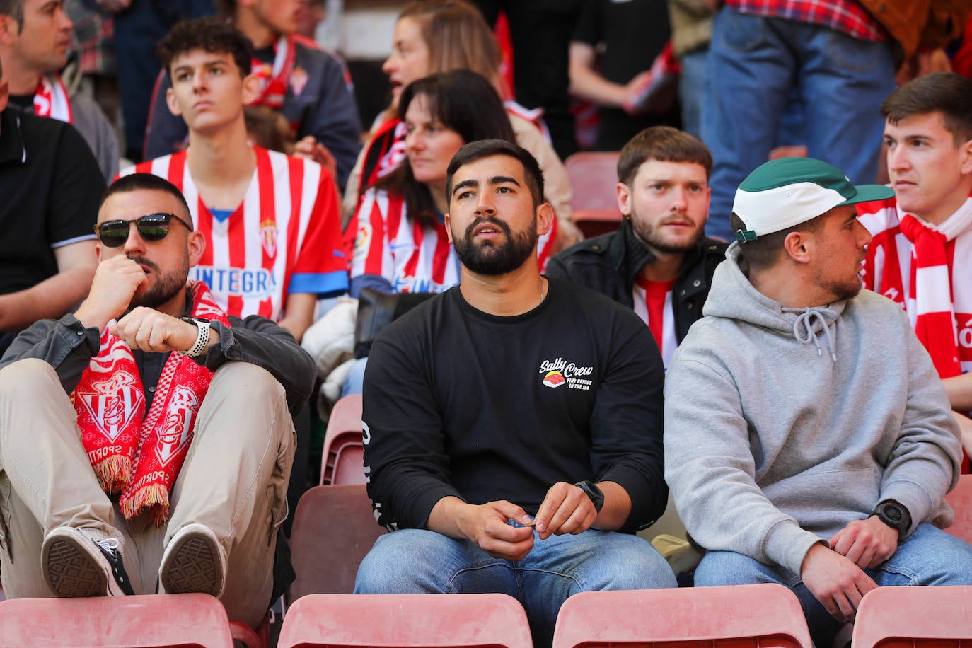 ¿Estuviste en el Sporting - Alavés? ¡Búscate en las fotos!