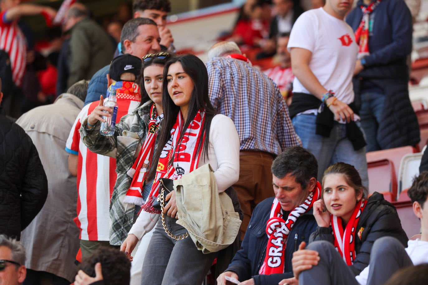 ¿Estuviste en el Sporting - Alavés? ¡Búscate en las fotos!