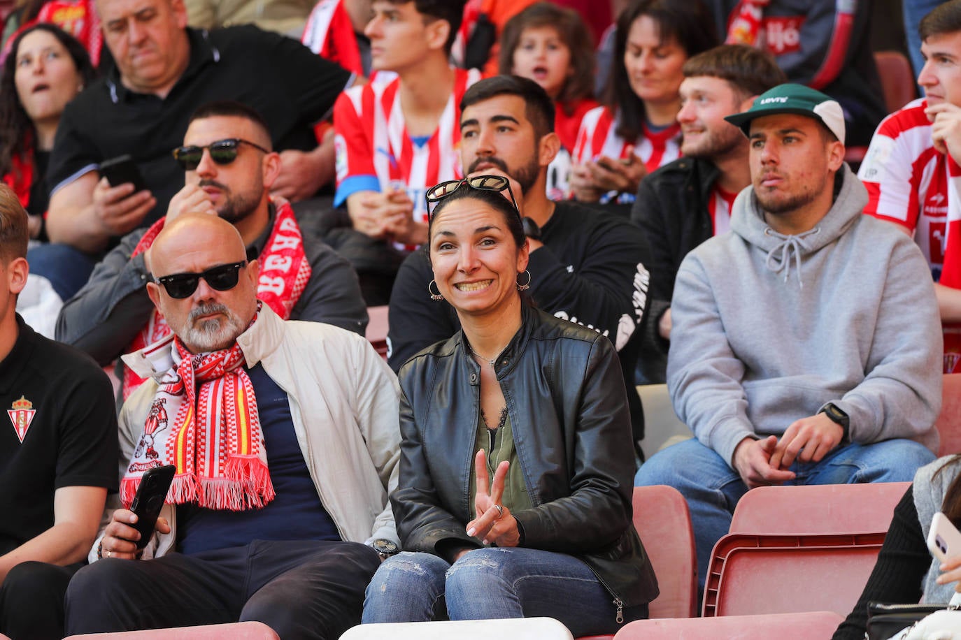 ¿Estuviste en el Sporting - Alavés? ¡Búscate en las fotos!