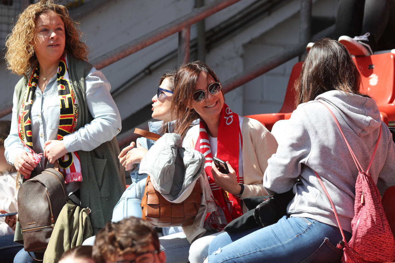 ¿Estuviste en el Sporting - Alavés? ¡Búscate en las fotos!