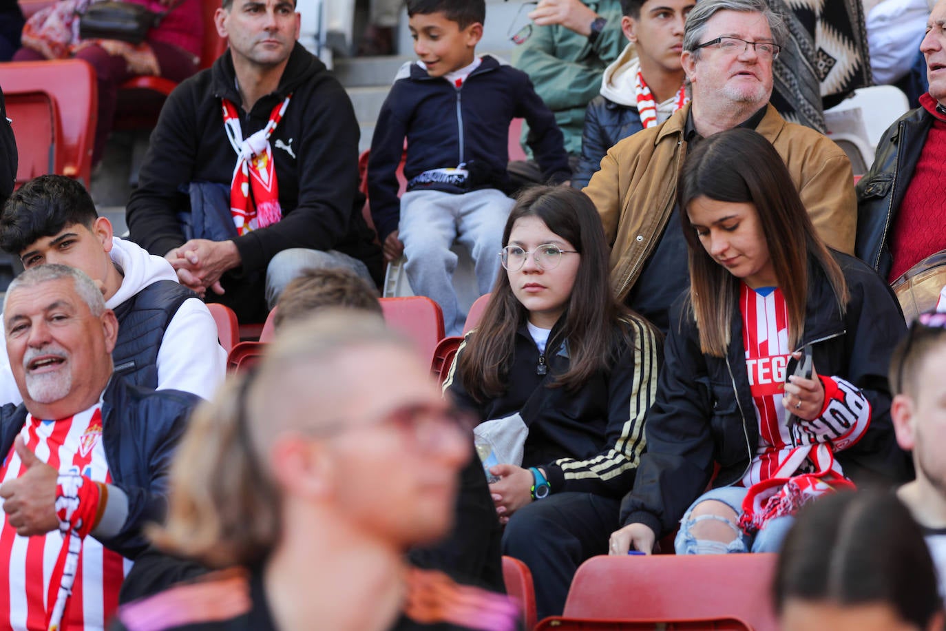 ¿Estuviste en el Sporting - Alavés? ¡Búscate en las fotos!