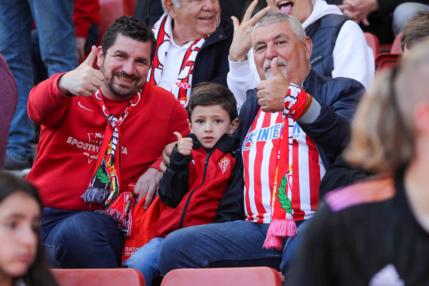 ¿Estuviste en el Sporting - Alavés? ¡Búscate en las fotos!