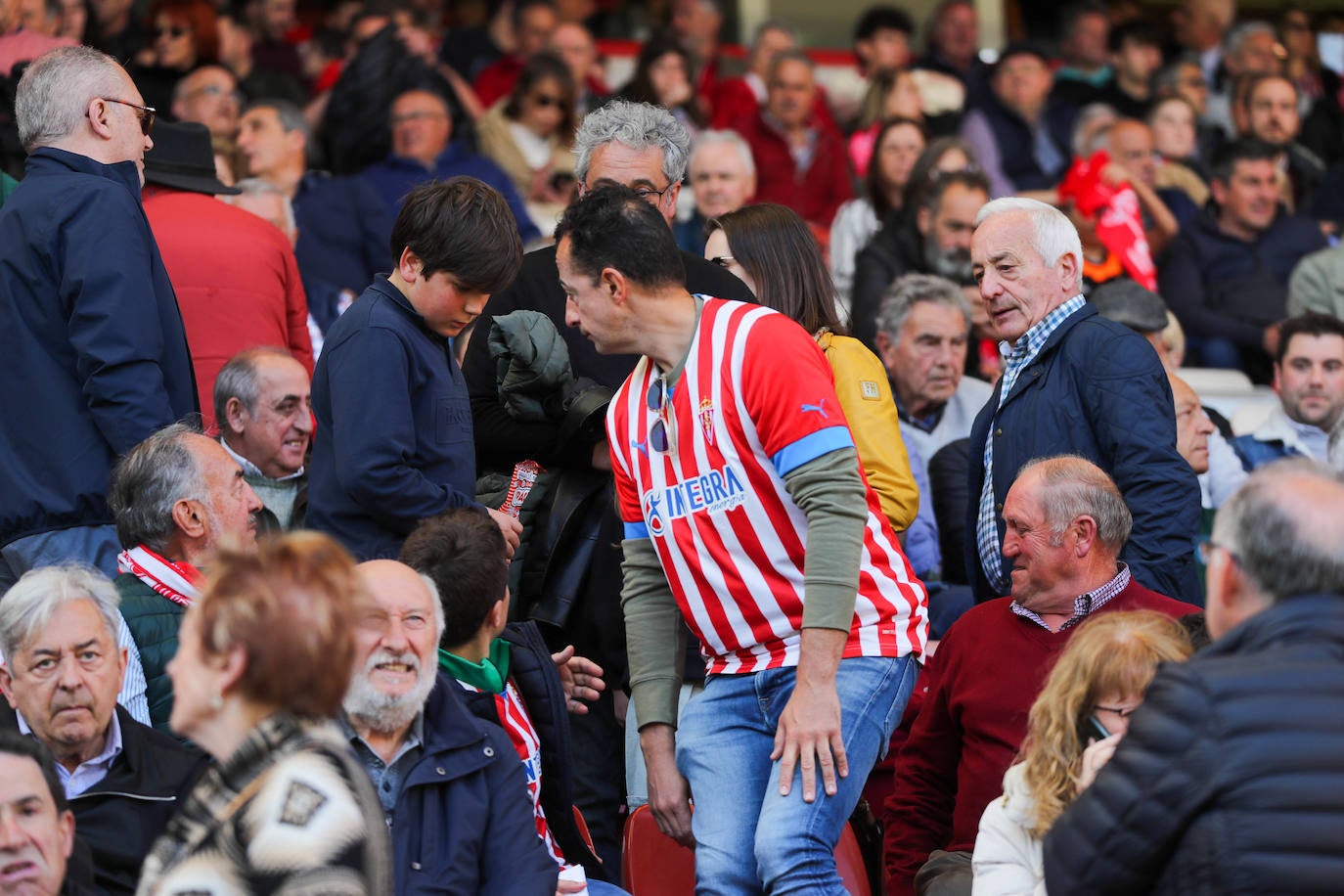 ¿Estuviste en el Sporting - Alavés? ¡Búscate en las fotos!