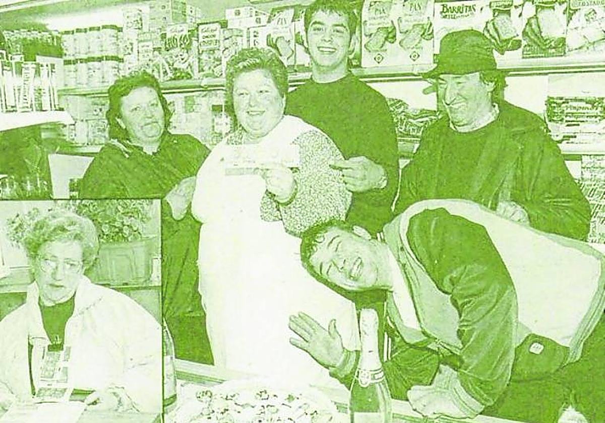 Vilariño, con sus hijos y clientes. En el recuadro, Alicia Álvarez.