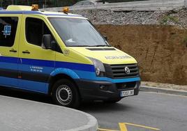 Herido un camionero que portaba virutas de madera de Asturias a Santiago de Compostela