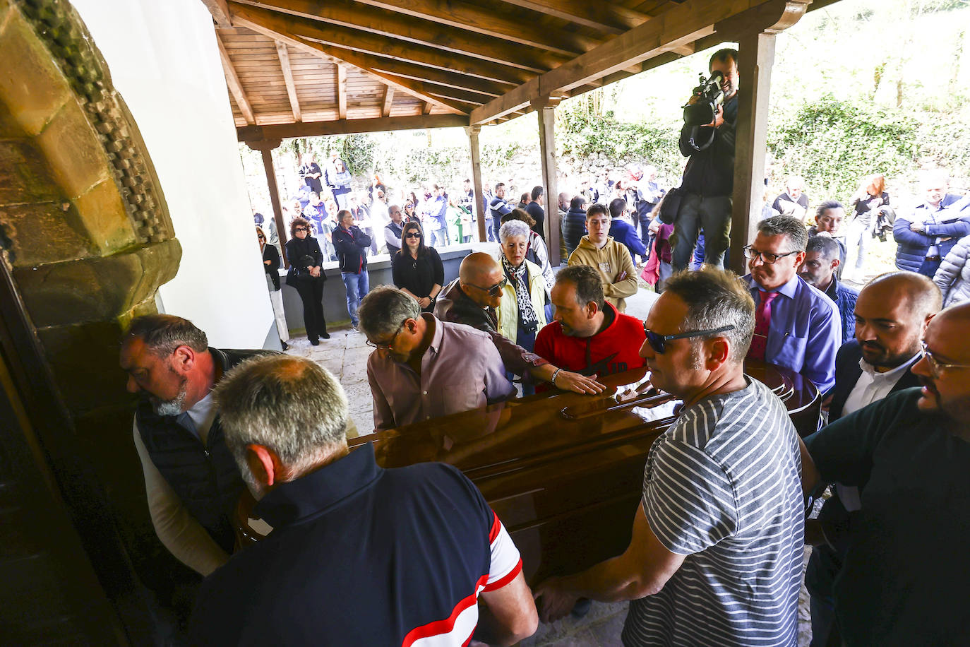 Emotivo adiós a Julio y Javi, dos «campeones» en la carretera y en la vida