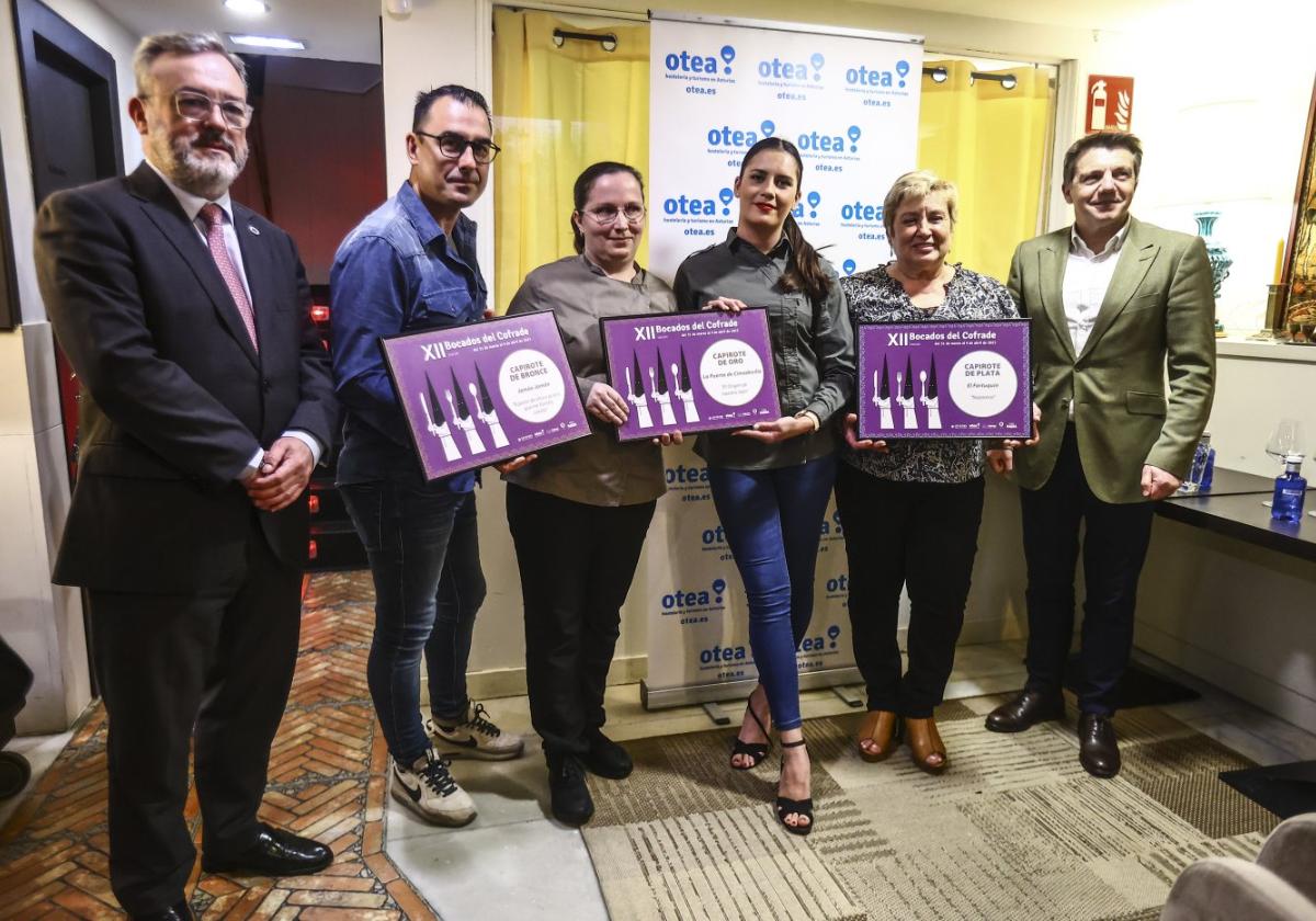 Asistentes a la entrega. Alfredo García Quintana, David González Codón, Loredana Sana, Virginia Fernández, Marí Fernández y José Luis Álvarez Almeida.