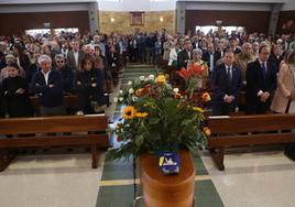 El sacerdote Manuel Antonio Jázquez ofició el funeral por Castrillo en San Miguel de Báscones.