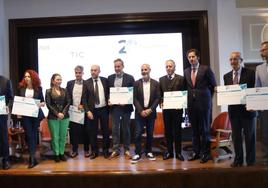 De izquierda a derecha, Javier Álvarez (Intermark), Lorena Suero (Dispal/Seidor), María Calvo, Alejandro Durán (Felguera TI), Juan Cofiño, Alberto Lombardía (Espiral), Patricio José Arias, Roberto Paraja y Juan Acuña (Telecable), Tomás Reinares (Seresco) y José Luis González (Satec).