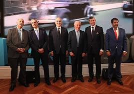 Fernando, Jacobo y Jorge Cosmen, Javier Carbajo,ex consejero delegado, Ignacio Garat, consejero delegado de NX, y Francisco Iglesias, actual consejero delegado de Alsa.