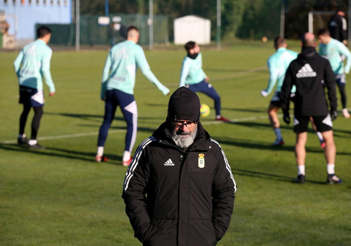 Cervera en un entrenamiento del Real Oviedo