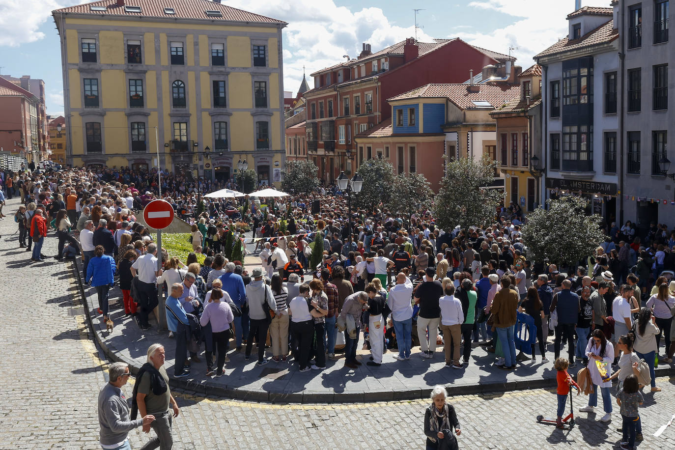 Cimavilla vibra en su homenaje a Rambal