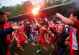 La eufórica celebración del ascenso del Covadonga.