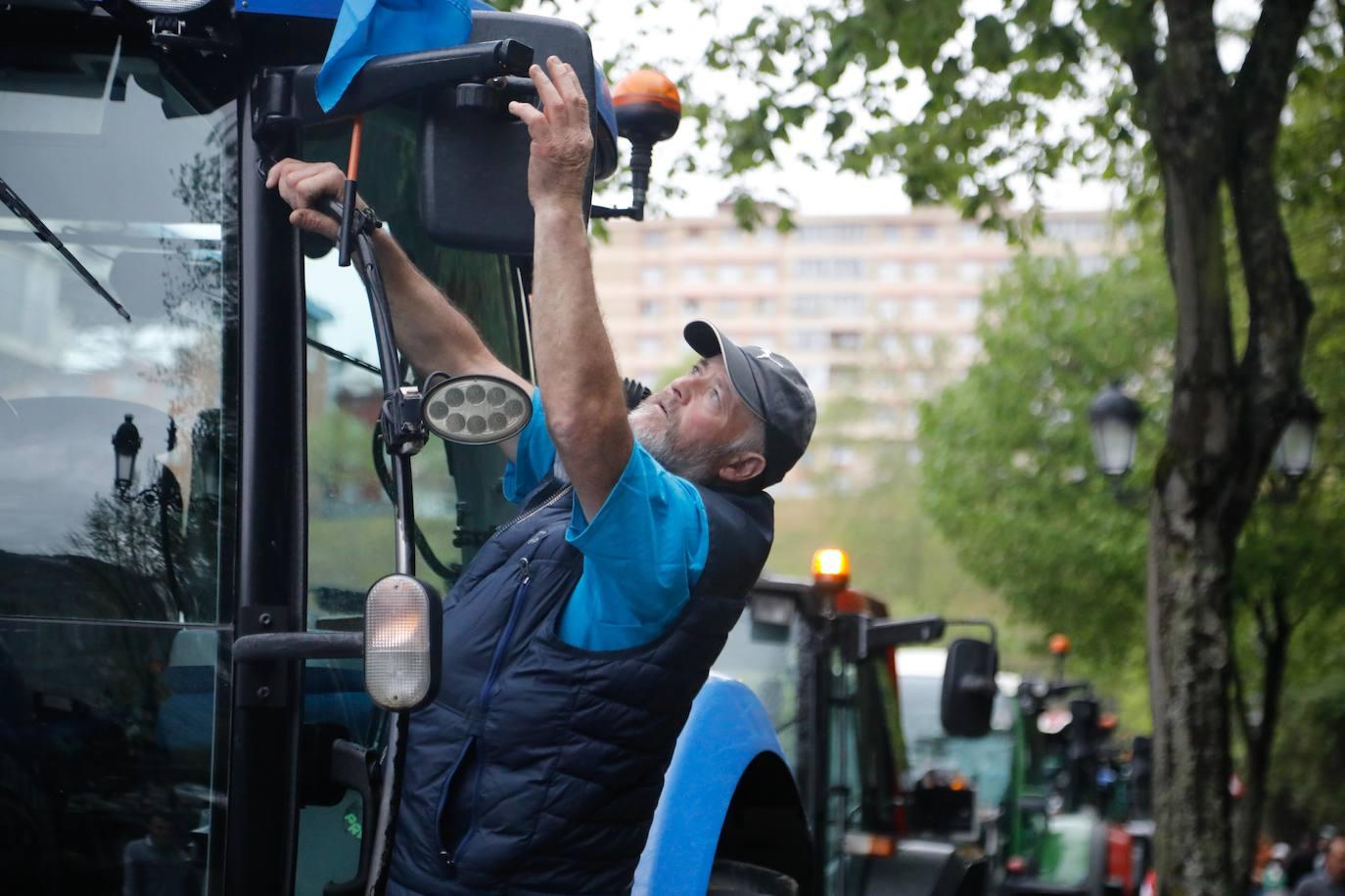 Tractorada de protesta del campo asturiano en las calles de Oviedo