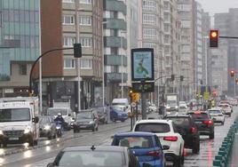 Un ciclista sufre traumatismo craneal grave al ser atropellado en Gijón