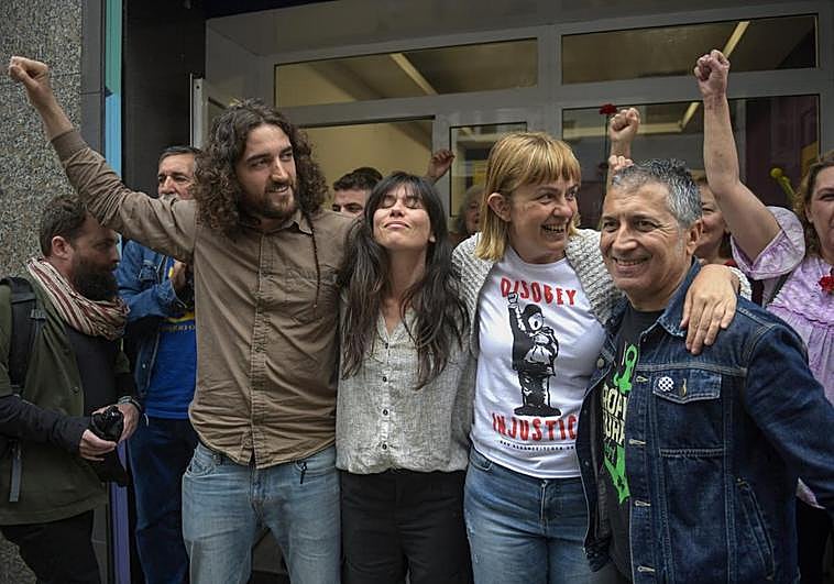 Jorge Fernández, Laura Tuero, Covadonga Tomé y Xune Elipe, ayer por la tarde, dando por finalizado el encierro.