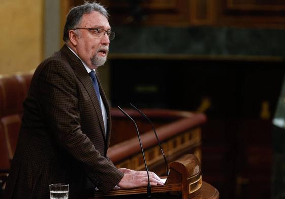 El diputado de Foro Asturias, Martínez Oblanca, durante su intervención en el Pleno del Congreso de este jueves.