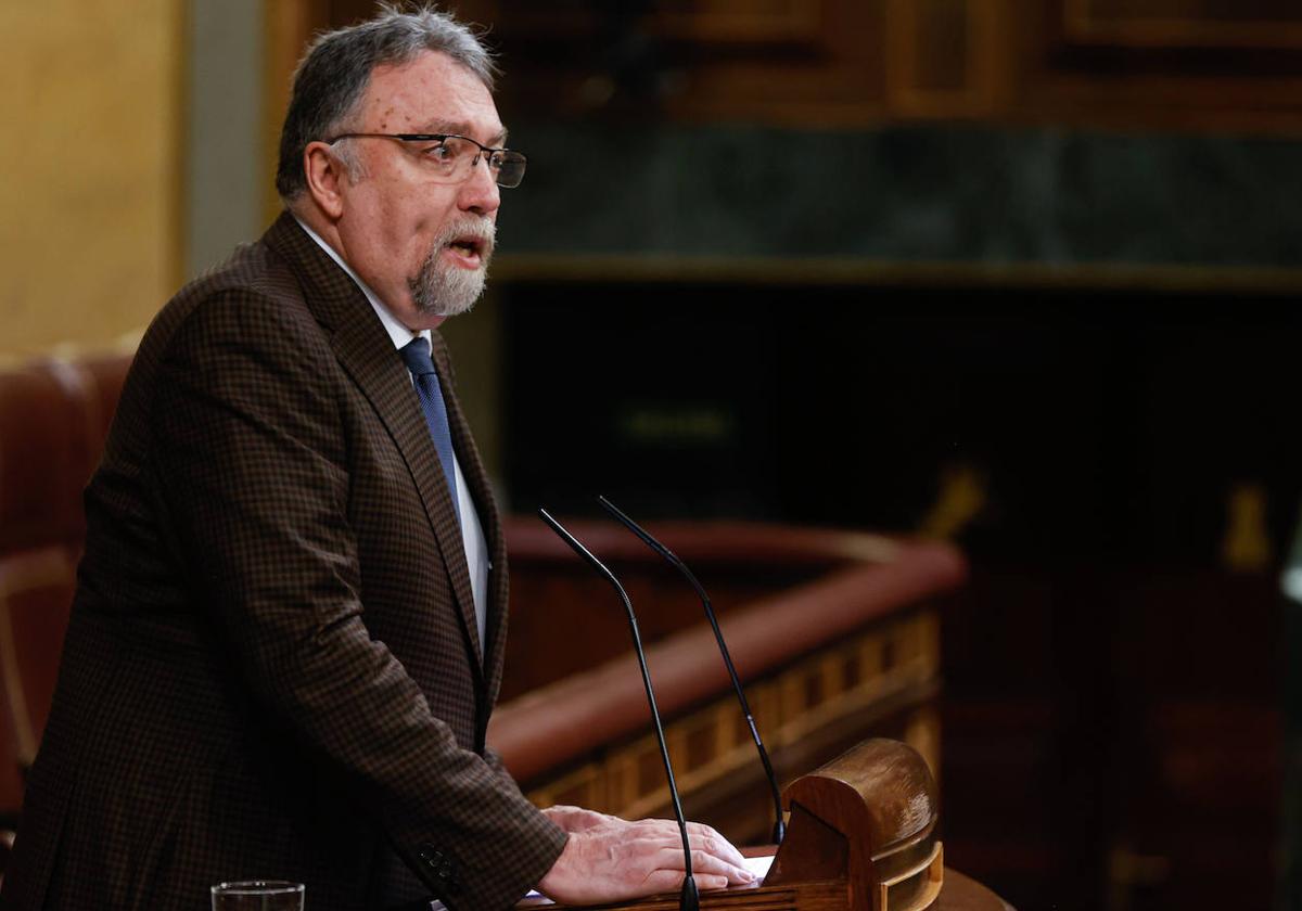 El diputado de Foro Asturias, Martínez Oblanca, durante su intervención en el Pleno del Congreso de este jueves.