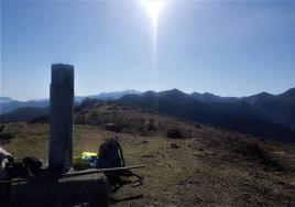 Cumbre de La Muda, mirando al sur, a los Picos de Europa y la Peña Santa de Castilla