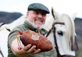 El chosco protagoniza la feria de Tineo este fin de semana