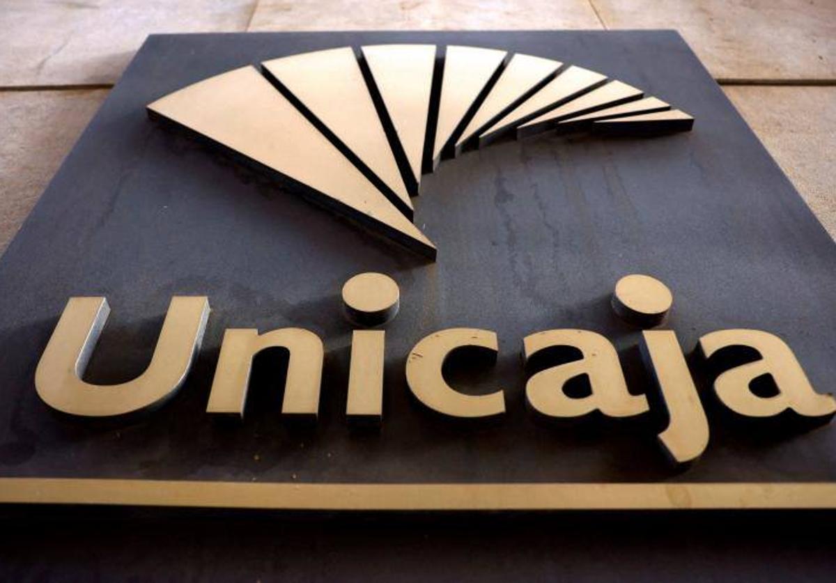 Unicaja se plantea un ERE tras reducir un 43% su beneficio